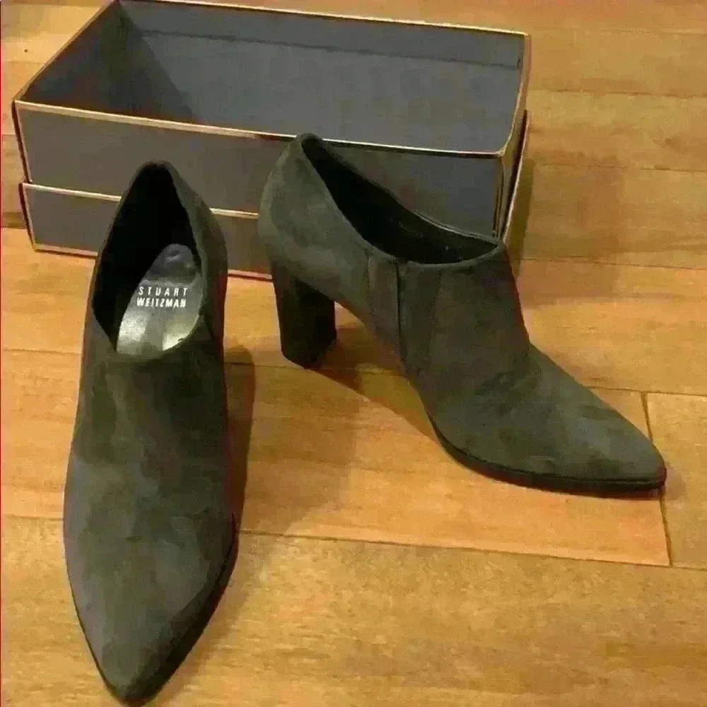 Stuart Weitzman gray suede heeled booties size 7